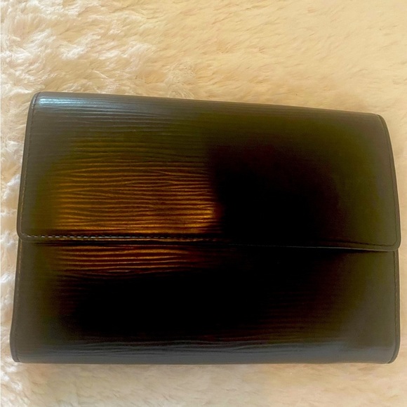 Louis Vuitton Handbags - Louis Vuitton EPI Porte Tresor Bifold Wallet. EUC